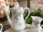 Antīka porcelāna tējas un kafijas servīze 8 personām ar ceriņu dekoru (Antique Porcelain Tea & Coffee Service for 8 Persons) (4895) - Image 6