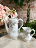 Antīka porcelāna tējas un kafijas servīze 8 personām ar ceriņu dekoru (Antique Porcelain Tea & Coffee Service for 8 Persons) (4895) - Image 4