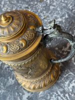 Vēsturisks gravēts bronzas kauss ar vāku — dāvinājums ugunsdzēsēju brigādei (antique bronze tankard) (6840) - Image 9