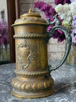 Vēsturisks gravēts bronzas kauss ar vāku — dāvinājums ugunsdzēsēju brigādei (antique bronze tankard) (6840) - Image 3