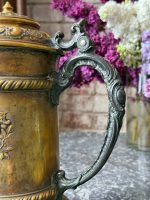 Vēsturisks gravēts bronzas kauss ar vāku — dāvinājums ugunsdzēsēju brigādei (antique bronze tankard) (6840) - Image 10
