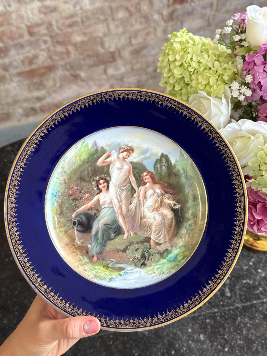 tumši zils porcelāna šķīvis, vidēji maza izmēra (7199) - Image 1
