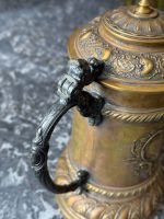 Vēsturisks gravēts bronzas kauss ar vāku — dāvinājums ugunsdzēsēju brigādei (antique bronze tankard) (6840) - Image 16