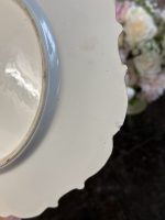 “Limoge” porcelāna šķīvis ar ziedu motīvu, vienam šķīvim ir neliela matveida plaisa (6910) - Image 11