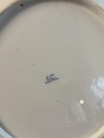 “Limoge” porcelāna šķīvis ar ziedu motīvu, vienam šķīvim ir neliela matveida plaisa (6910) - Image 12