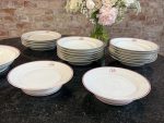 porcelāna servīze ar rozā krāsas detalizāciju un iniciāļiem (6929) - Image 2
