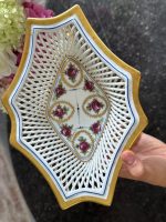 "Limoge" porcelāna trauciņš ar ziedu motīvu un zelta krāsas akcentu, vidēja izmēra (7200)