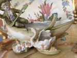 Neliela Izmēra Porcelāna Laiva ar Puisīti un Gulbīti (5519) - Image 5
