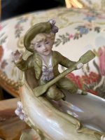 Neliela Izmēra Porcelāna Laiva ar Puisīti un Gulbīti (5519) - Image 4