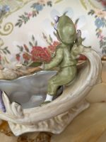 Neliela Izmēra Porcelāna Laiva ar Puisīti un Gulbīti (5519) - Image 7
