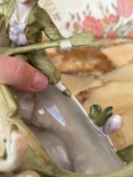 Neliela Izmēra Porcelāna Laiva ar Puisīti un Gulbīti (5519) - Image 12