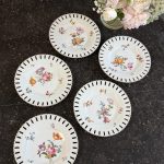 5gab porcelāna šķīvji ar ziedu motīvu (6926)