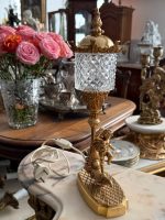Lille bordlampe med englefigur, 1 pære indeni (5510)