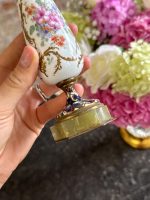izsmalcināts maza izmēra porcelāna svečturis, apgleznots ar ziedu motīviem, pamatnē onkisa akmens (7204) - Image 11