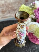 izsmalcināts maza izmēra porcelāna svečturis, apgleznots ar ziedu motīviem, pamatnē onkisa akmens (7204) - Image 4