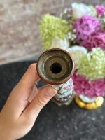 izsmalcināts maza izmēra porcelāna svečturis, apgleznots ar ziedu motīviem, pamatnē onkisa akmens (7204) - Image 5