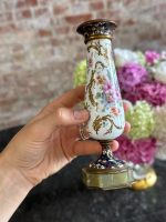 izsmalcināts maza izmēra porcelāna svečturis, apgleznots ar ziedu motīviem, pamatnē onkisa akmens (7204) - Image 2