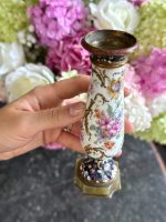 izsmalcināts maza izmēra porcelāna svečturis, apgleznots ar ziedu motīviem, pamatnē onkisa akmens (7204) - Image 10
