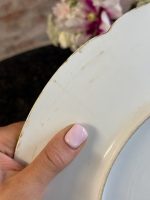 "Limoge" porcelāna šķīvis ar ziedu motīvu, šķīvim ir neliela matveida plaisa (6908) - Image 10