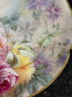 "Limoge" porcelāna šķīvis ar ziedu motīvu, šķīvim ir neliela matveida plaisa (6908) - Image 5