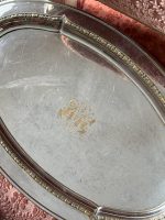 Sudraba Pārklājuma Ovāla Paplāte ar Zelta Monogrammu — Luija XVI / Historisma stils, Francija / Eiropa, ap 1880.–1910., Vidēja Izmēra (5514) - Image 4