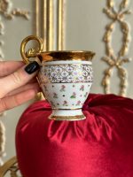 Porcelāna Krūzīte ar Ziedu Motīvu un Greznu Osīti (2992)