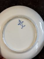 apgleznots porcelāna duo ar ziedu motīviem - piena krūze un apakštasīte (6844) - Image 16