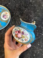 apgleznots porcelāna duo ar ziedu motīviem - piena krūze un apakštasīte (6844) - Image 6