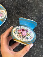 apgleznots porcelāna duo ar ziedu motīviem - piena krūze un apakštasīte (6844) - Image 8