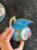 apgleznots porcelāna duo ar ziedu motīviem - piena krūze un apakštasīte (6844) - Image 7