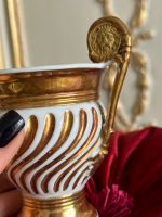 Porcelāna Krūzīte ar Lauvas Motīvu un Greznu Osīti (3144) - Image 12