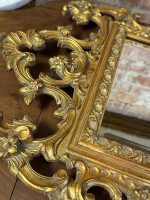 Grezns zeltīts sienas spogulis ar faceti — rokoko stilā (gilt rococo wall mirror) (6269) - Image 9