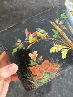 maza izmēra Japānas stila lādīte ar putniņiem, melnā krāsā, iekšpusē štepēts zils audums (7185) - Image 4