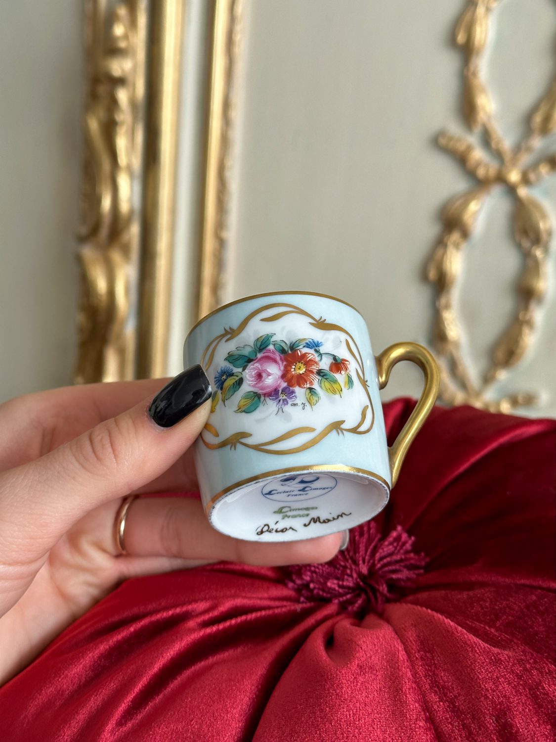 Maza Izmēra Porcelāna Krūzīte ar Ziedu Motīviem, "Limoge" (4012) - Image 1