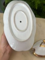 Antīka Parīzes porcelāna mērces laiviņa ar vāku — Luija XV stilā (antique porcelain sauce boat with lid and undertray) (4908 - Image 9