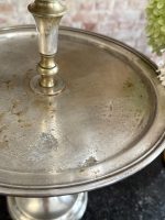 lielizmēra divstāvīgs metāla trauks sudraba krāsā ar zelta krāsas figūras elementu vidū, smags (7214) - Image 13
