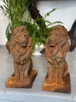 Čuguna Lauvu Pāris ar Norūsinātu Efektu, Sēdošo lauvu pāris — čuguns, Eiropas lietuves tradīcija, 19. gs. beigas (4878) - Image 2