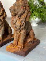 Čuguna Lauvu Pāris ar Norūsinātu Efektu, Sēdošo lauvu pāris — čuguns, Eiropas lietuves tradīcija, 19. gs. beigas (4878) - Image 11
