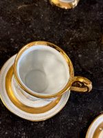 Zeltīta porcelāna kafijas servīze divām personām, "Les Perles" — Luija XV stilā (Gilt Porcelain Coffee Service for Two, "Les Perles" — Louis XV Style) (6897) - Image 15