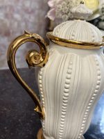 Zeltīta porcelāna kafijas servīze divām personām, "Les Perles" — Luija XV stilā (Gilt Porcelain Coffee Service for Two, "Les Perles" — Louis XV Style) (6897) - Image 7