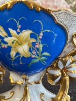izsmalcināta porcelāna vāze, ar ziedu motīvu un zelta krāsas detalizāciju, vidēja izmēra, smaga (7181) - Image 7