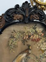 Monumentāls antīks kamīna ekrāns ar Paradīzes putnu — izšuvums un īstas spalvas (feather art tapestry) (5290) - Image 15
