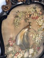 Monumentāls antīks kamīna ekrāns ar Paradīzes putnu — izšuvums un īstas spalvas (feather art tapestry) (5290) - Image 17