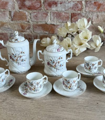 Antik porcelæn te- og kaffeservice til 5 personer med engblomster