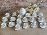 Antīka porcelāna tējas un kafijas servīze 16 personām ar divu veidu tasītēm (Antiquarian Porcelain Tea & Coffee Service for 16 Persons) (5603) - Image 2