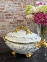 izsmalcināta porcelāna terīne ar ļoti bagātīgu zeltījumu, vidēji liela izmēra (7219)