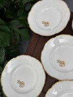 Porcelāna Zupas Šķīvji ar Zelta Krāsas Iniciāļiem un Maliņu (4221) - Image 7