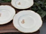 Porcelāna Zupas Šķīvji ar Zelta Krāsas Iniciāļiem un Maliņu (4221) - Image 11