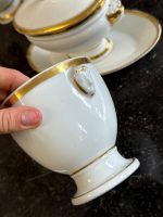 6 priekšmetu porcelāna komplekts ar zelta krāsas detalizāciju, 2 kafijas/tējas kannas, 2gab piena krūzes, mērces trauks un neliels trauciņš (7218) - Image 15