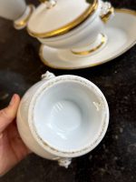 6 priekšmetu porcelāna komplekts ar zelta krāsas detalizāciju, 2 kafijas/tējas kannas, 2gab piena krūzes, mērces trauks un neliels trauciņš (7218) - Image 19